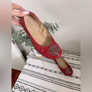 Red Bandolino Flex Flats